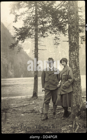 Foto Ak Kronprinz Rupprecht von Bayern Mit Gemahlin Im Wald; Stockfoto