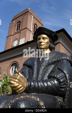 Sir Thomas More Statue außerhalb Chelsea Old Church entlang Chelsea Embankment Stockfoto