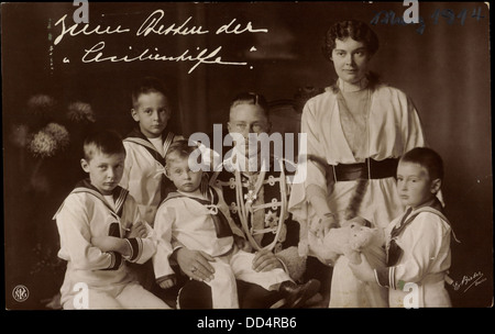 AK Kronprinz Wilhelm Mit Kronprinzessin Cecilie Und Söhne, NPG, Wohlfahrt; Stockfoto