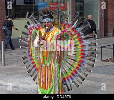 Peruanische südamerikanischen Buskers / Entertainer in Warrington Stadtzentrum, Cheshire, England, UK Stockfoto