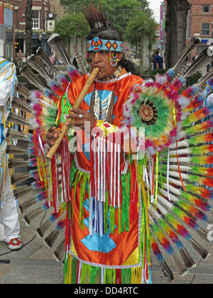 Peruanische südamerikanischen Buskers / Entertainer in Warrington Stadtzentrum, Cheshire, England, UK Stockfoto