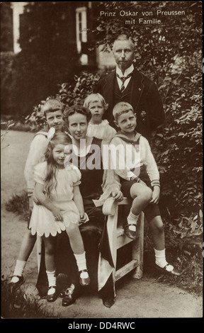 AK Prinz Oskar von Preußen Mit Frau Und ging; Stockfoto