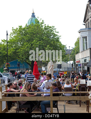 George Street, Edinburgh, Scotland UK Essen alfresco Fringe Festival 2013 Stockfoto