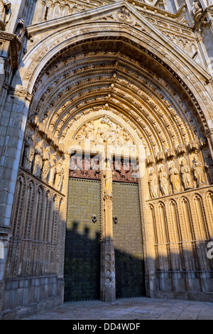 Eingang der Heiligen Maria der Kathedrale von Toledo Stockfoto