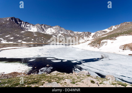 Der Gipfel und Seen des Mount Evans, in der Nähe von Denver, Colorado, USA Stockfoto