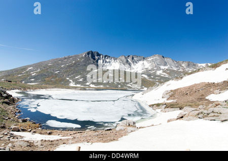 Der Gipfel und Seen des Mount Evans, in der Nähe von Denver, Colorado, USA Stockfoto