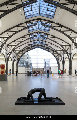 Skulpturen im Körper Druck Ausstellung im Hamburger Bahnhof Museum für Kunst in Berlin Deutschland Stockfoto