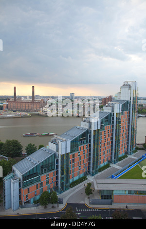 Montevetro Gebäude, entworfene von Richard Rogers mit Blick auf die Themse Luxuswohnungen, Battersea erreichen, Chelsea, London Stockfoto