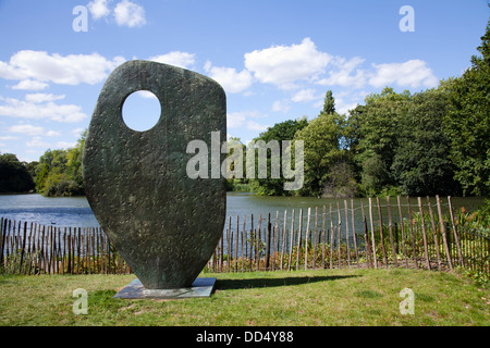 Barbara Hepworth Skulptur "Einzelnes Formular" in Battersea Park - London-UK Stockfoto