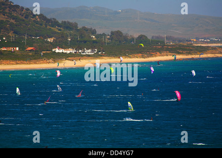 Kitesurfen in Tarifa, Spanien. Stockfoto