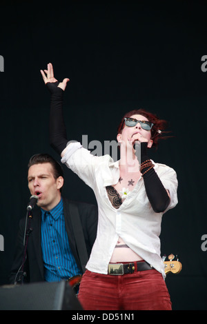 Amanda Palmer & The Grand Theft Orchester erklingt in Glastonbury Festival 2013, Somerset, England, Vereinigtes Königreich. Stockfoto