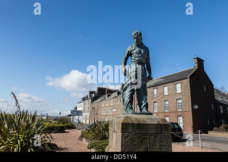 Die Seeleute Statue von William Lamb im Hafen von Montrose Stockfoto