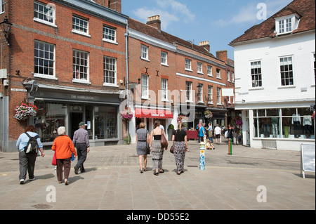 Die Square Winchester Stadtzentrum Besucher und Käufer Hampshire England UK Stockfoto