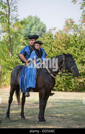 Traditionelle ungarische "Csikos" auf einem Pferd-Festival in der ungarischen Stadt Devavanya Aug 2013 Stockfoto