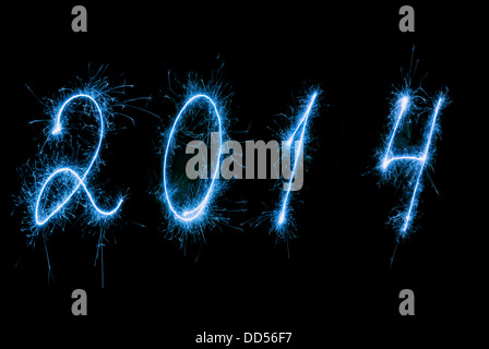 Glückliches neues Jahr 2014, die Inschrift gemacht Wunderkerzen. Stockfoto