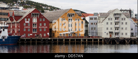 Tromsoean Häuser am Hafen Stockfoto