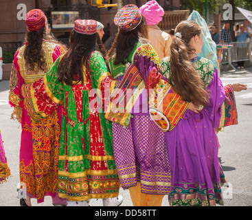 Pakistanisch-Amerikaner und ihre Anhänger marschieren auf der Madison Avenue in New York Stockfoto