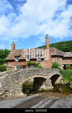 Der Lastesel Brücke, Allerford, Exmoor National Park, Somerset, England, Vereinigtes Königreich Stockfoto