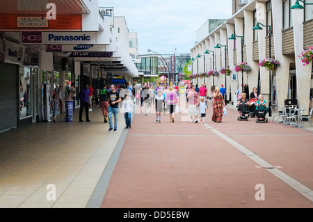 Shopper in Basildon Stadtzentrum. Stockfoto