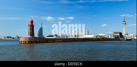 Panoramablick über die Skyline von Bremerhaven mit alten Beacon auf Geestemündung vor Stockfoto