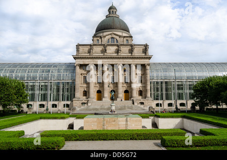 Bayerische Staatskanzlei. Staatskanzlei, in der ehemaligen Armee-Museum untergebracht. Stockfoto