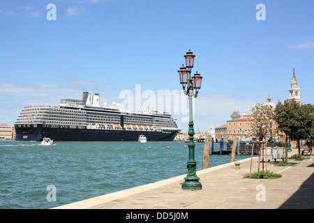 Kreuzfahrtschiff MS Noordam in Venedig, IMO 9230115 Stockfoto