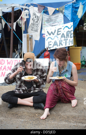 Balcombe, West Sussex, England, UK. 20. August 2013.  Fracking Demonstranten außerhalb der Cuadrilla Standort in Balcombe bohren. Stockfoto