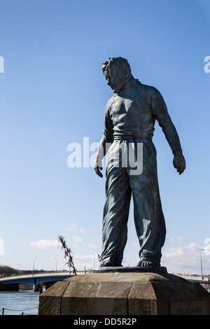 Die Seeleute Statue von William Lamb im Hafen von Montrose Stockfoto