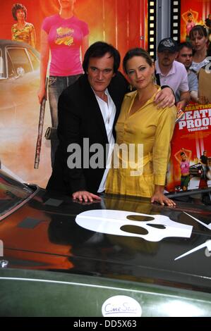 Regisseur Quentin Tarantino und Stunt-Frau Zoe Bell am special Screening von "Death Proof" in Berlin. Stockfoto