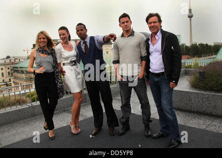 Sienna Miller, Rachel Nichols, Marlon Wayans, Channing Tatum und Dennis Quaid (l-R) an den Fototermin des Films "G.i. Joe" in Berlin am 23. Juli 2009. Stockfoto