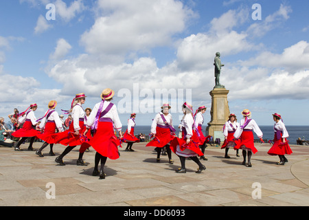 Rivington Morris Tänzer bei der Whitby Folk Week 2013, North Yorkshire, England Stockfoto