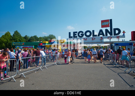 Eingang zum Freizeitpark Legoland Windsor UK Stockfoto