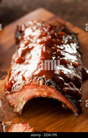 Geräuchertem Barbecue Schweinefleisch Spareribs mit Sauce Stockfoto