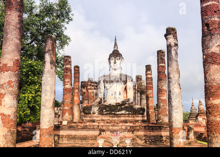 Buddha-Statue im Wat Mahathat, Provinz Sukhothai, thailand Stockfoto