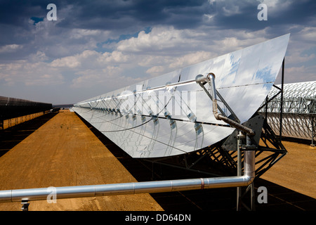 Das Solarkraftwerk Andasol ist Europas erste kommerzielle Parabolrinnen solarthermische Anlage, in der Nähe von Guadix, Andalusien Stockfoto