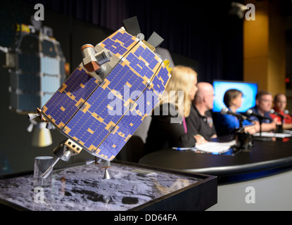 Die LADEE-Mission der NASA, deren Aufgabe es ist, die Mondatmosphäre und den Staub zu untersuchen, wird in einem Briefing im NASA-Hauptquartier in Washington, D.C. diskutiert. Stockfoto