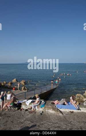 Menschen am Meer in der Stadt Dublin in Irland. Stockfoto