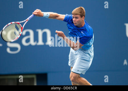 Flushing Meadows-Corona Park, Queens, New York, 26. August 2013 Ryan Harrison (USA) im Wettbewerb mit seinem ersten Vorrundenspiel bei der 2013 uns Open Tennis Championships Credit: PCN Fotografie/Alamy Live News Stockfoto