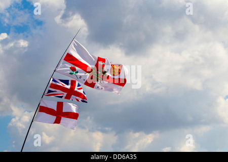 Fahnen am Earls Barton Land zeigen Stockfoto