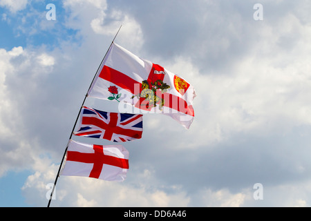 Fahnen am Earls Barton Land zeigen Stockfoto