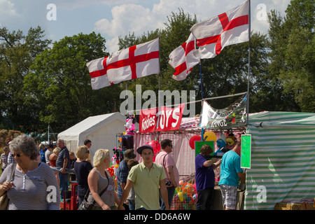 Fahnen am Earls Barton Land zeigen Stockfoto