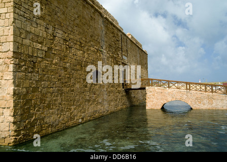 Mittelalterliche Burg neben dem Hafen, Paphos, Zypern. Stockfoto