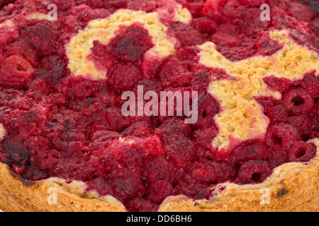 Nahaufnahme von Kuchen mit Himbeeren Stockfoto