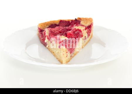 Stück Kuchen mit Himbeeren Stockfoto