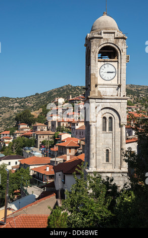 Das Dorf Dimitsana am Rande der Lousios-Schlucht, Arcadia, Peloponnes, Mittelgriechenland. Stockfoto