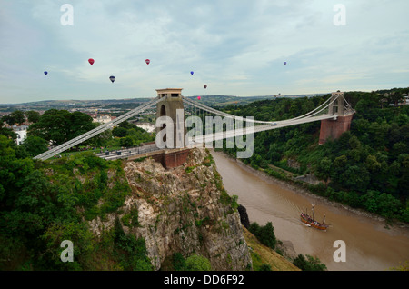 Bristol Hängebrücke Clifton Ballon Fiesta mit den Fluss Avon und The Matthew Boot Stockfoto