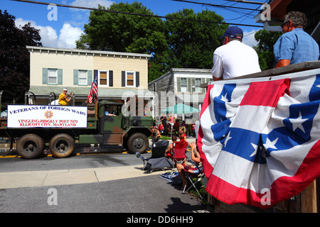 Veteranen der Fremdkriege, die an den Paraden des Unabhängigkeitstages vom 4th. Juli in Catonsville, Maryland, USA, teilnehmen Stockfoto