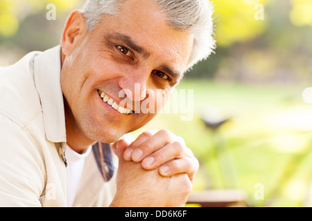 Closeup Portrait im freien Mann mittleren Alters Stockfoto