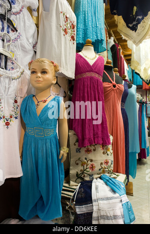 Manneken im Kleidungsgeschäft, Lindos, Griechenland. Stockfoto