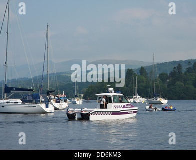 Der See Ranger Boot auf Windermere, in der Nähe von Bowness, Nationalpark Lake District, England UK Stockfoto